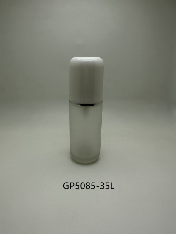 50ml Glass Bottle with Shinny Silver Mist Spray - Image 2